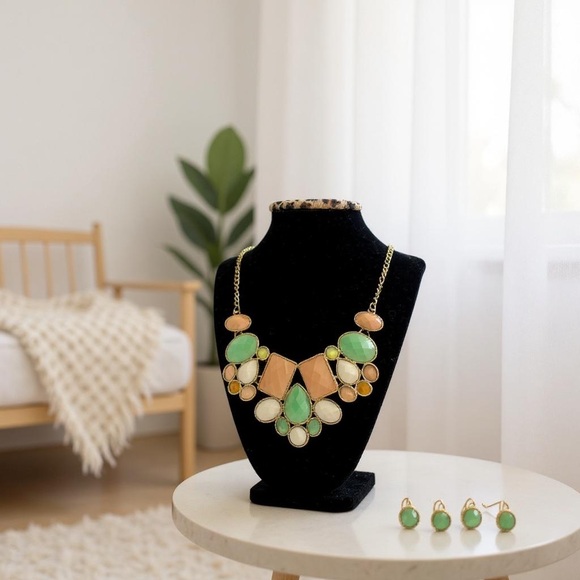 Multi color pastel color necklace gold tone - Picture 3 of 7